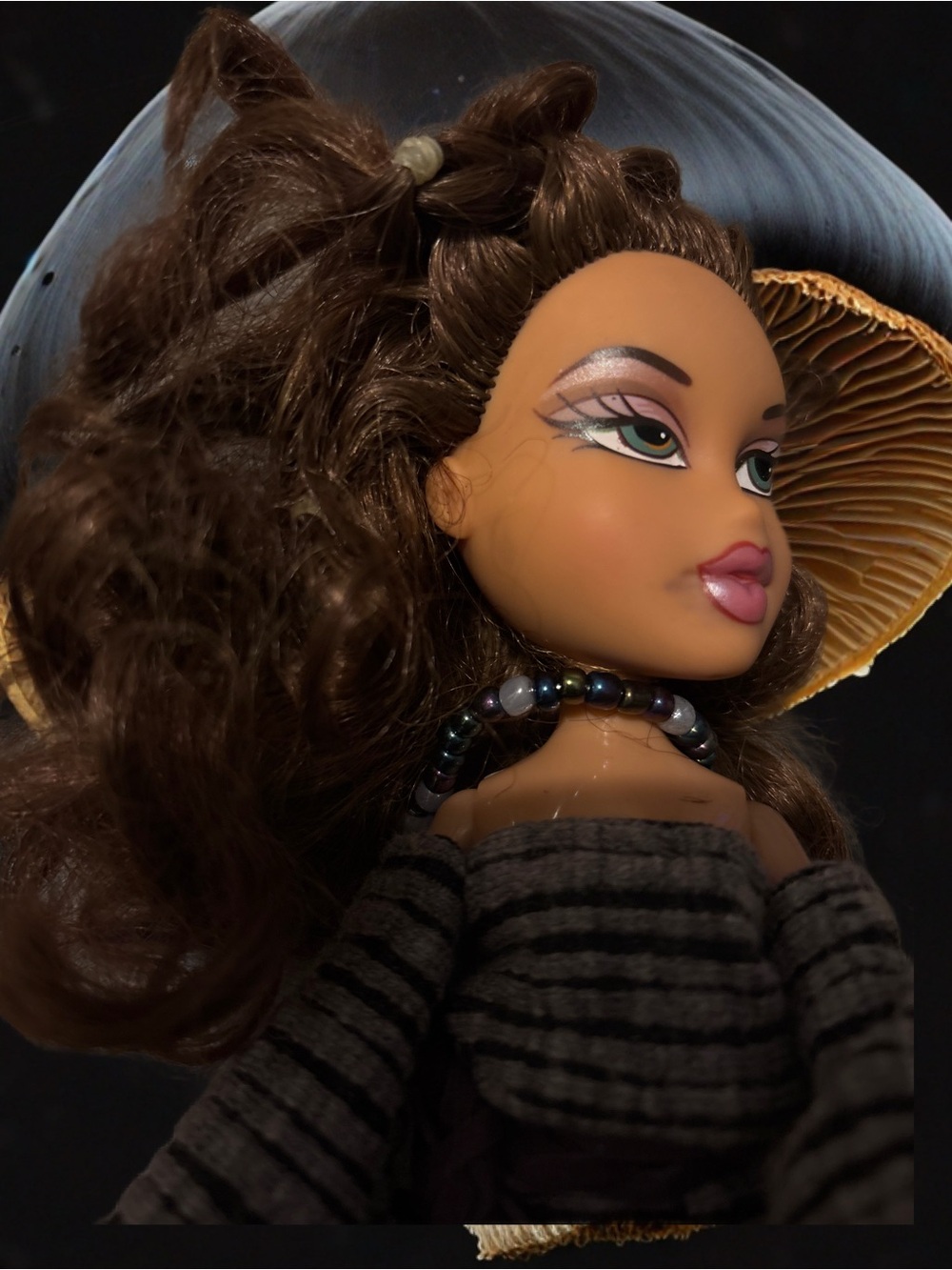 Bratz Stylish Sasha with wavy hair - redress